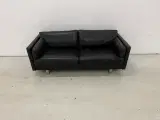 2,5 Pers Skalma sofa i sort okselæder,på stålben. - 2
