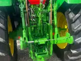 John Deere 7710 8.1L motor, store hjul og frontlift. En ejeres velholdt gård traktor. - 5