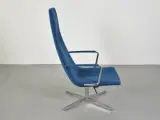 Arper loungestol i blå med armlæn og krom stel - 4