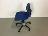 Duba kontorstol med blåt polster og lav ryg - 4