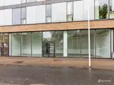 112 m² lyst butikslokale med stor eksponering og brede facadevinduer. - 3