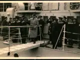 Hitler går i land. - Fotokort u/n - Ubrugt