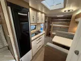 2023 - Hobby De Luxe 540 KMFe   Dejlig køjevogn med 2 køjer og dobbeltseng fra Hinshøj Caravan A/S - 5