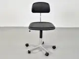 Fritz hansen kevi kontorstol i sort og stål