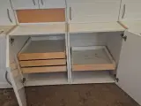 Brugt køkken i hvid med udskæringer - 3
