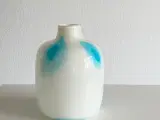 Stor glasvase, hvid m blå prikker - 3