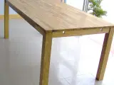 Egetræ bord