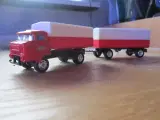 Rigtig flot lastbil med påhængsvogn