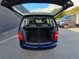 VW Touran 1,6 Conceptline 7prs - 4