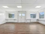 315m²  oplagt til kontor eller showroom/ lager - 5