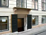 Smukt renoveret butik/kontor med pejs 60 meter fra Strøget