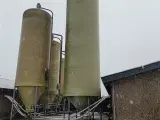- - - Silo 100m³ med stige. Ben højde ca. 2 meter - 5