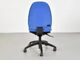 Kinnarps 6000 kontorstol i blå fame polster - 3