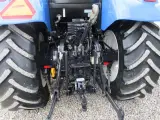 New Holland T7.210 Sidewinder med frontlift på, affjedret foraksel, affjedret kabine og traktoren er klar til at køre med GPS-anlæg på og dette kan også medkøbes for en lille merpris - 5