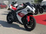 Yamaha YZF R1 - 2