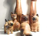 7 stk figurer af katte i træ. Højder fra 15-52cm