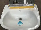 Håndvask med blandingsbatteri og bundprop
