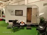2025 - Knaus Yaseo 340 PX   FIX LILLE CAMPINGVOGN, SOM MÅ TRÆKKES AF DE FLESTE BILER -  HELT UDEN GAS. - 2