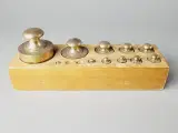 ⭐️· Ældre lodder/vægte i messing med træbakke - 2