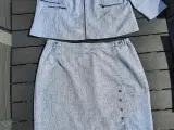 Jakke og nederdel til store piger 
