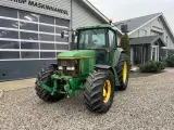 John Deere 6800 Med frontlift. - 2