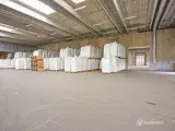 Højloftet lagerhal udlejes - 3