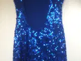 Pæn blå kjole   Med glimmer