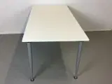 Kinnarps konferencebord med hvid plade på grå ben - 3