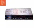 I bjørnens kløer : spændingsroman af Peter Mogensen (f. 1965-01-06) (Bog) - 2