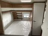 2023 - Hobby De Luxe 400 SFE   Fantastisk rejsevogn fra Hobby med en dejlige franskdobbelt seng fra Hinshøj Caravan. - 3