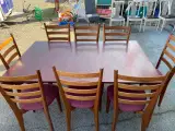 Flot spisebord med 8 stole  ( skovby )