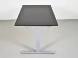 Hæve-/sænkebord med sort linoleums fsc plade på alu stel - 2