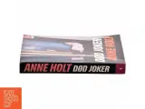 Død joker : en Hanne Wilhelmsen-roman af Anne Holt (f. 1958-11-16) (Bog) - 2