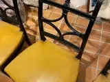 Spisebord stole sorte med gult skind 4 stk 