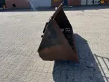 - - - Frontskovl - 4