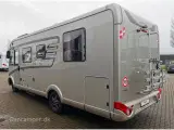 2013 - Hymer B 698   ANVISNINGSBIL! FLOT helintegreret Hymer med Queensbed - 4500kg - Solceller, Hydrauliske støtteben, Inverter - 4