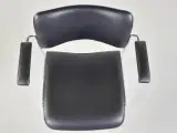 Howe 40/4 konference-/mødestol med armlæn og sort læder (m/filtsko) - 5