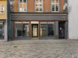 Rummeligt butikslokale på Nørregade - perfekt til din næste forretning. - 2