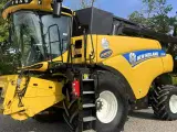 New Holland CR9.80 DK flotteste NH tærsker m. 30 fods Varifeed - 2
