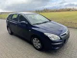 Hyundai i30 1,6 CRDi 90 Classic CW - 2