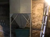 - - - 1 stk. stålsilo med tragt - 3