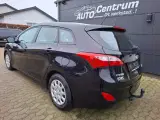 Hyundai i30 1,6 CRDi 110 Comfort CW Eco - 3