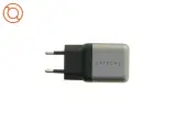 Adapter fra Satechi (str. 8 x 4 cm)