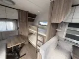 2024 - Hobby Excellent Edition 650 KMFe   Stor rummelig familievogn med 2 køjer fra Hinshøj Caravan - 3