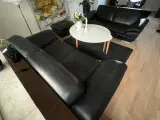 Sorte skind sofa’er med puf  - 4