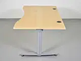 Kinnarps hæve-/sænkebord med mavebue, 160 cm. - 2