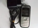 Nokia 1200 mobiltelefon. Solid og stabil GSM mobil