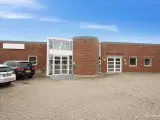 Flot velholdt kontor/lagerlejemål med høj reklameværdi - 3