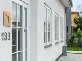 Nyistandsat domicilejendom med stort parkeringsareal - 2