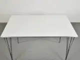 Fritz hansen / piet hein bord med hvid laminat plade og stålkant - 2